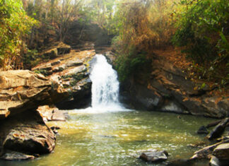 น้ำตกแม่วาง