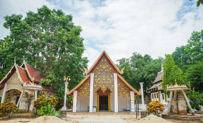วัดพระพุทธบาทแก้วข้าว ตำบลฮอด อำเภอฮอด จังหวัดเชียงใหม่