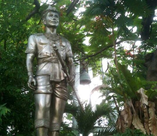 พญาคำฟู พญาคำฟู (คำเมือง: ) หรือที่เรียกกันว่า เจ้าคำฟู หรือท้าวคำฟู เป็นพระมหากษัตริย์ในราชวงศ์มังราย แห่งอาณาจักรล้านนา