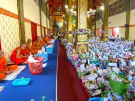 ประเพณีตานเปรตพลี อุทิศส่วนบุญหาผู้ตาย ประเพณีอุทิศหาผู้ตาย บางทีเรียกว่า ประเพณีเดือน 12 เป็ง ประชาชนในภาคเหนือ นิยมอุทิศส่วนบุญส่วนกุศลไปให้บรรพบุรุษของตน คือ พ่อ แม่ ปู่ ย่า ตายาย ลุงป้า ญาติพี่น้องที่ล่วงลับไปแล้ว